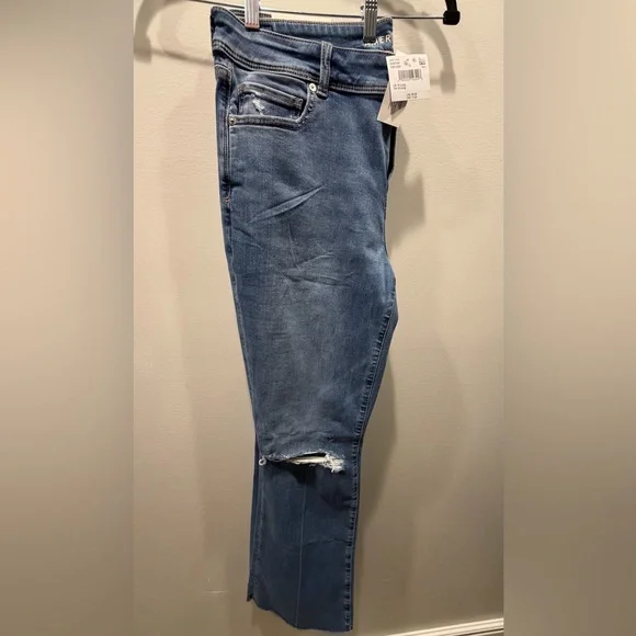 American Eagle 🦅 Next Level Low-Rise Kick Bootcut Jean - Picture 2 of 5